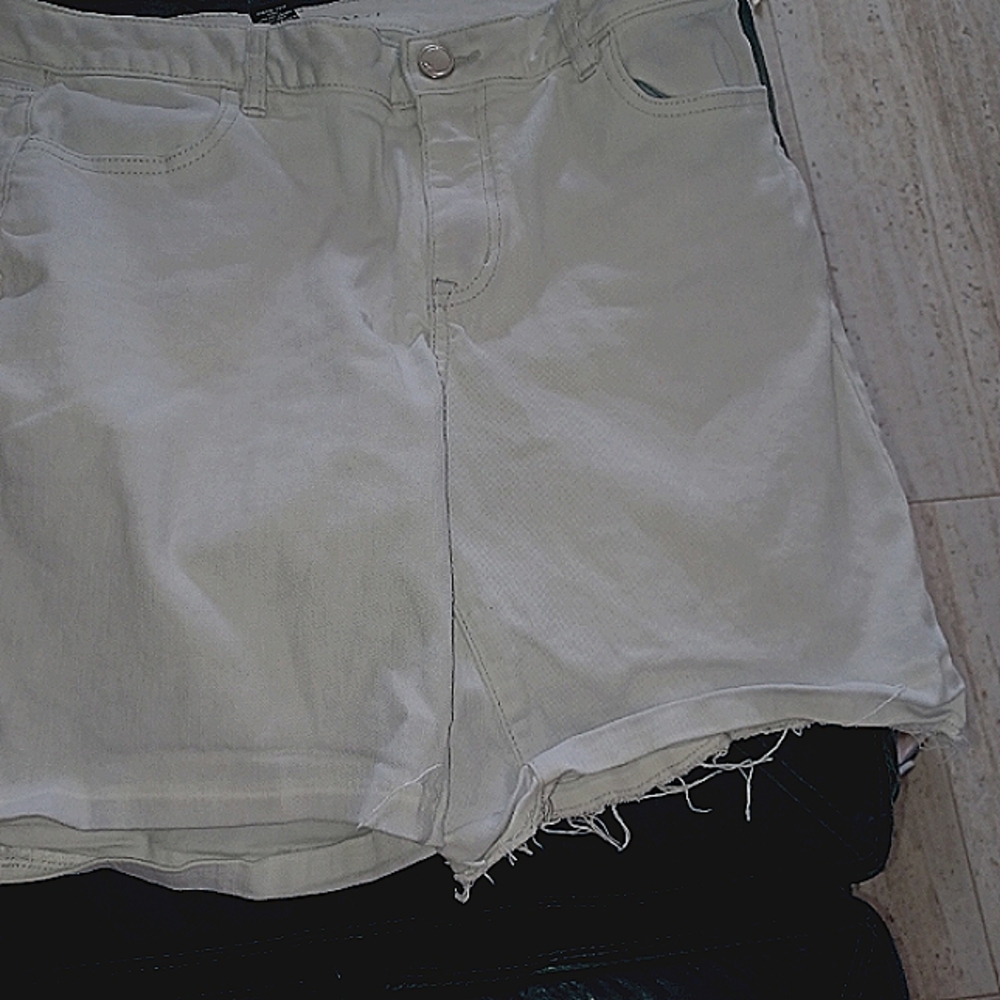 Lane Bryant light blue not white Denim Cutoff Midi Shorts wore 1 time.streach